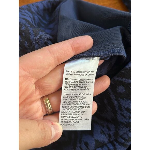 Chico's Women's Black & Navy Blue Aztac Print Pants Pull On Stretch Size 0.5 (6) - Picture 6 of 8